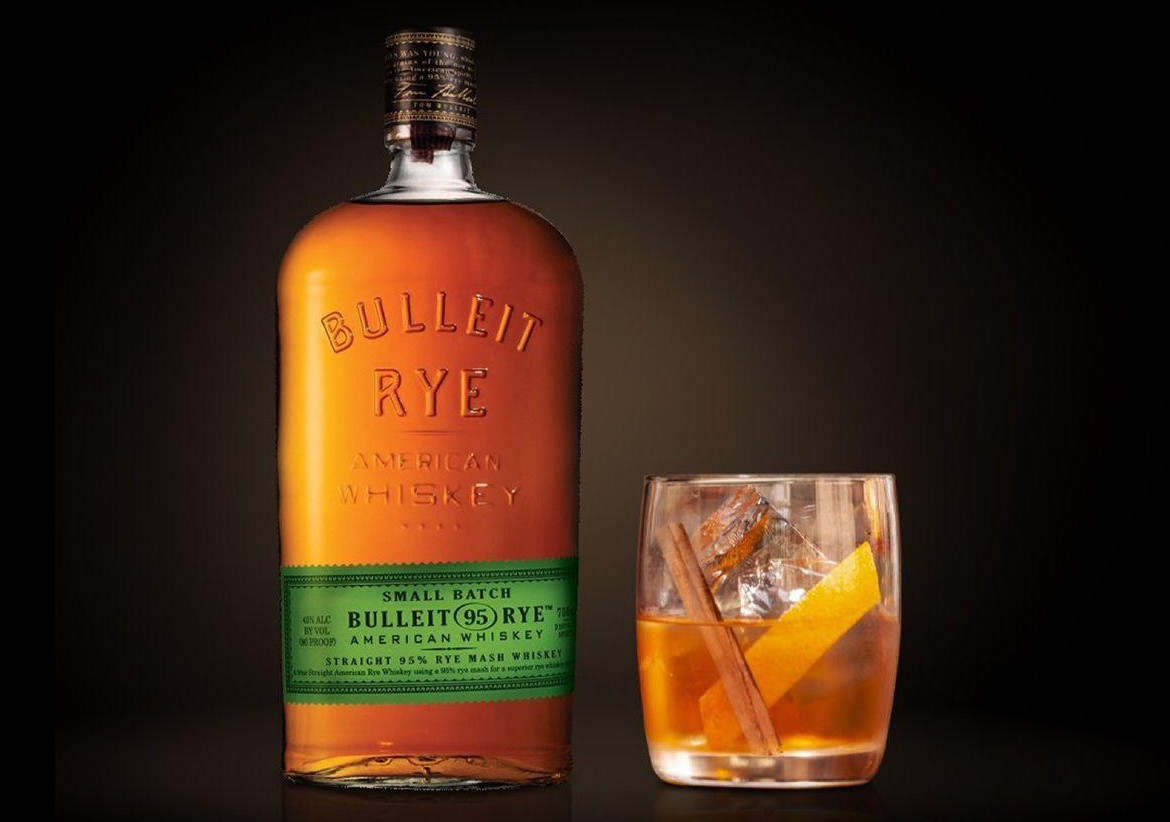 Bulleit Apple Pie Old Fashioned cocktail in a double Old Fashioned glass